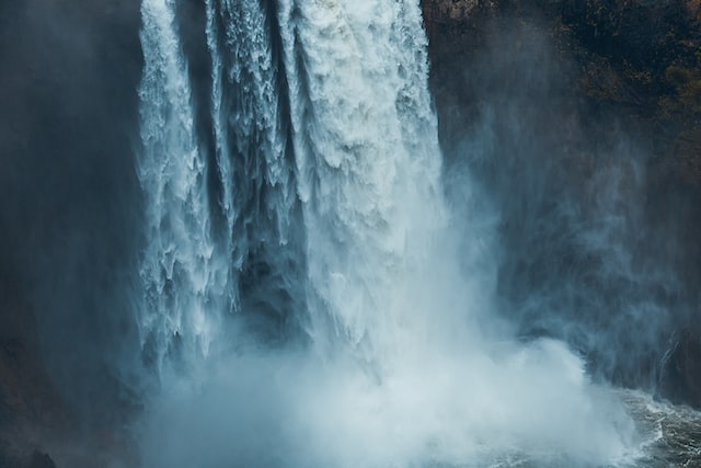 Tall waterfall with a huge splash at the bottom that is making lots of fog